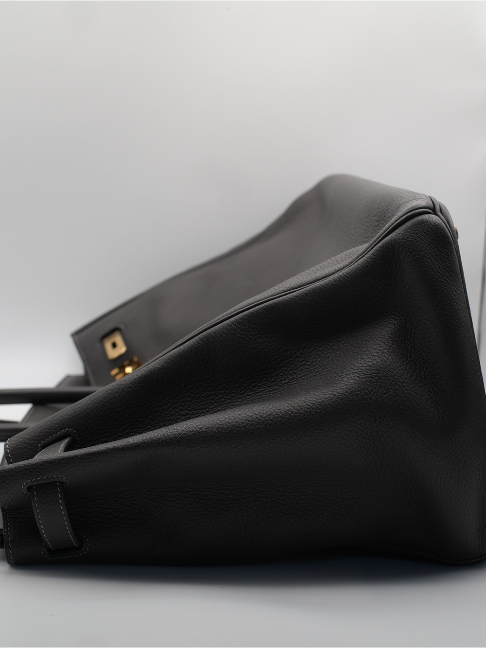 Hermes Birkin 40 in Clemence with Gold Hardware. Graphite Taurillon color. - Picture 3 of 13